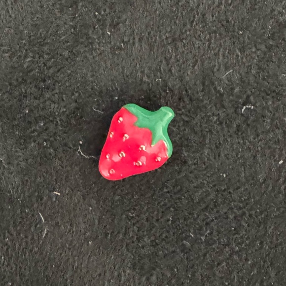 Origami Owl Locket Charm- Strawberry - Picture 1 of 1